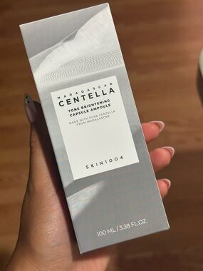 Madagascar Centella Tone Brightening Capsule Ampoule — White/Silver